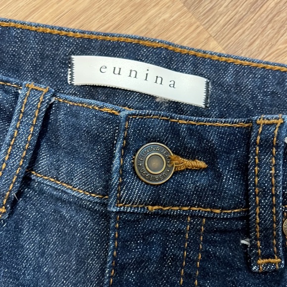 Dark Jeans enigma - Picture 2 of 3